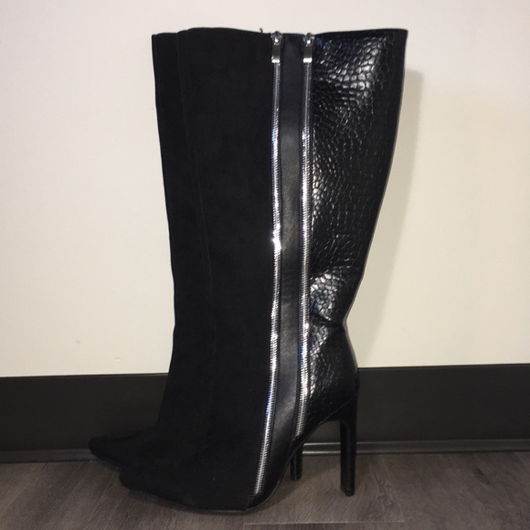 women’s 8.5 wide-leg boots, faux snake skin print leather, faux zippers - Picture 3 of 5